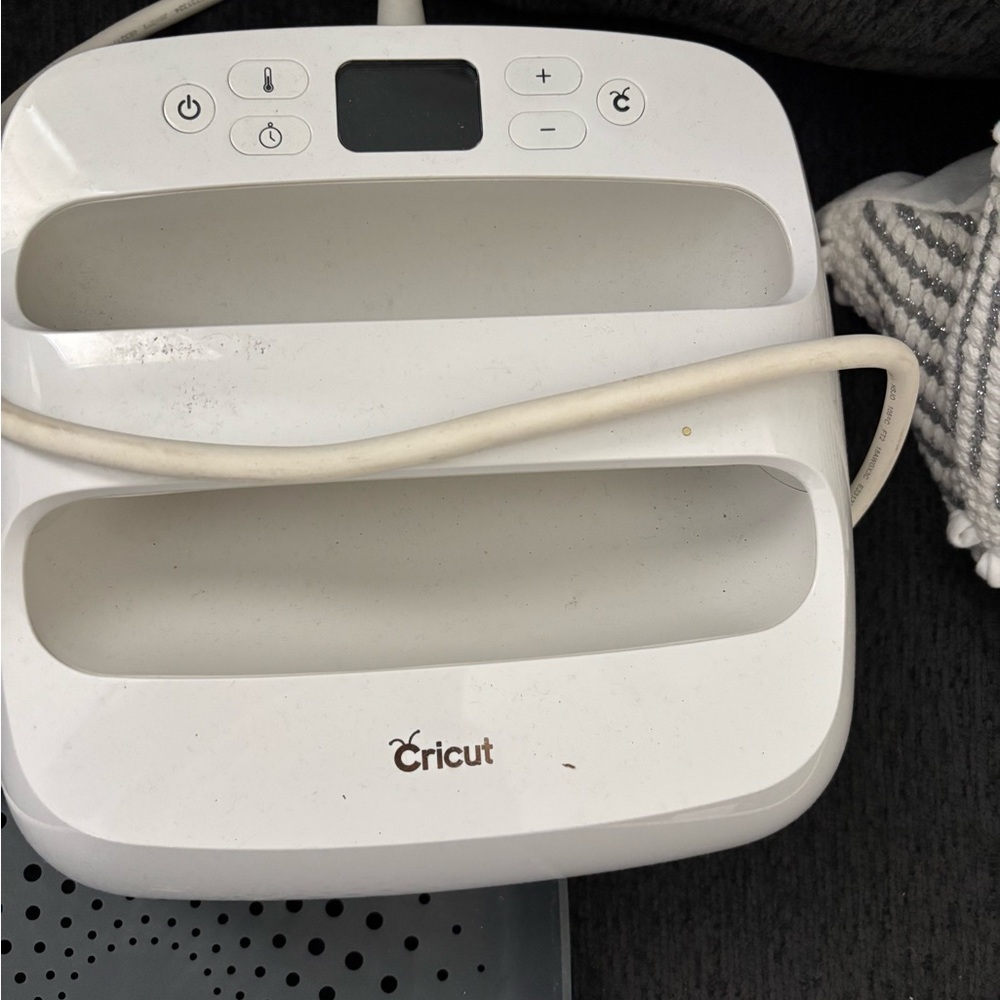 Cricut White Heat Press Machine